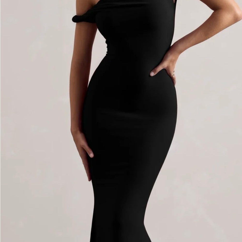 Chic One-Shoulder Black Dress